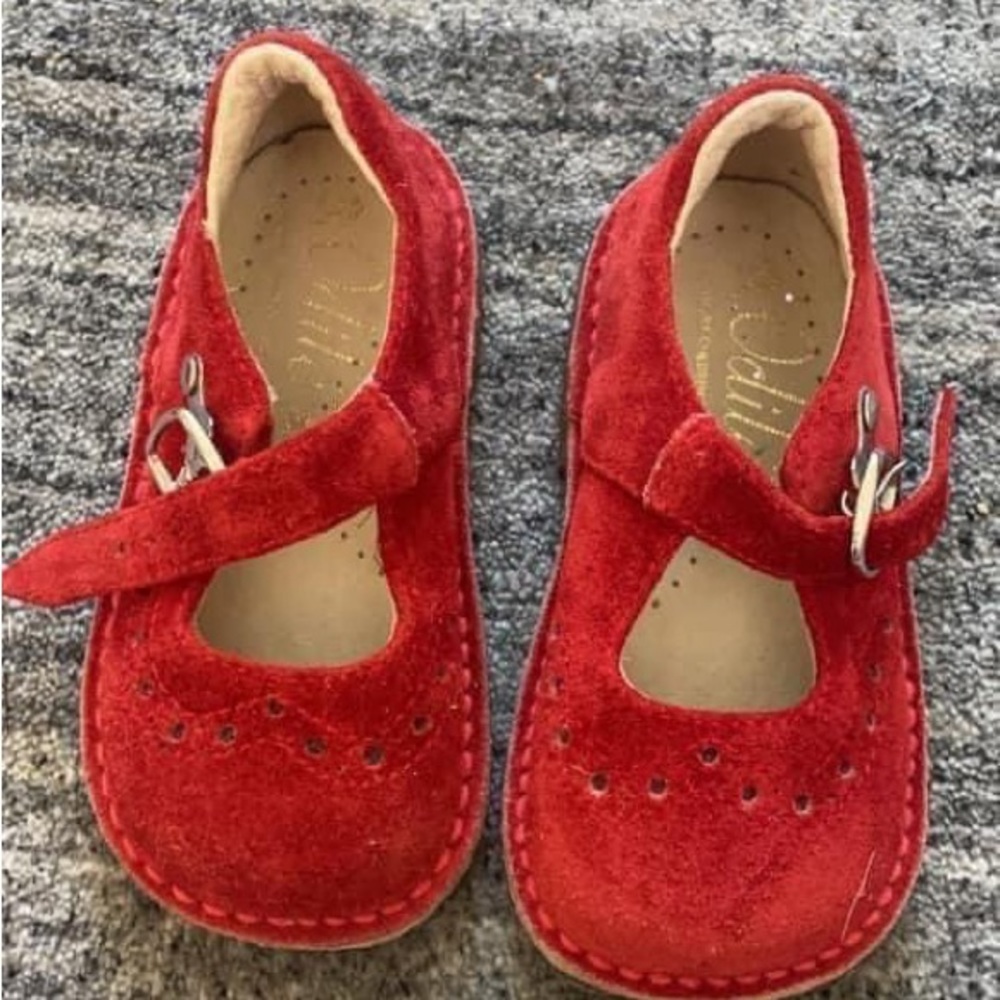 Odile luxury European boutique shoes size 21. (Approx 6t)